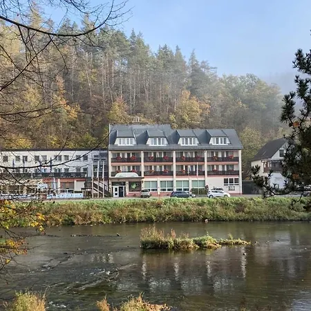 Am Schlossberg 3*
