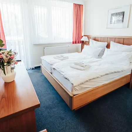 Am Schlossberg 3*