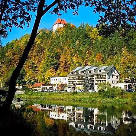 Am Schlossberg 3*