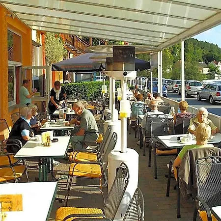 Am Schlossberg 3*